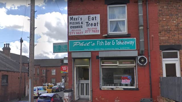 Dining at Maxi's Pizza & Curries in beeston