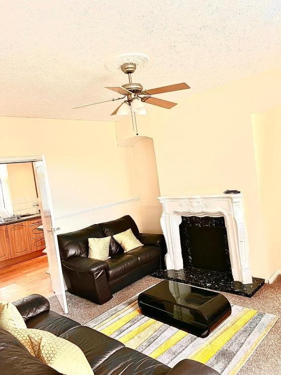 Pollard Crescent - Very Spacious 3 bed