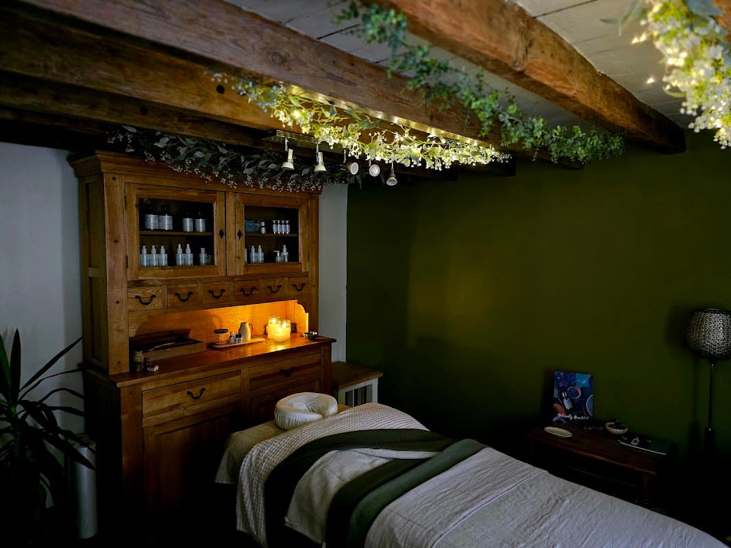 Hidden Corner Holistics