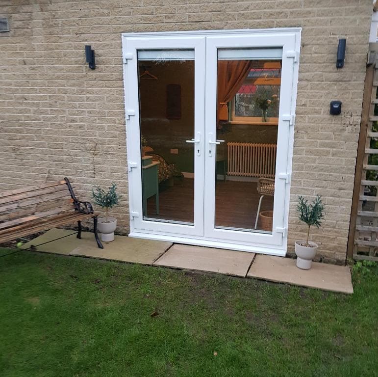 Farsley Guest Room - double bedroom with ensuite