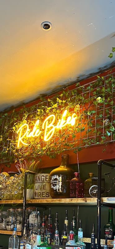 Mamil Cafe Bar