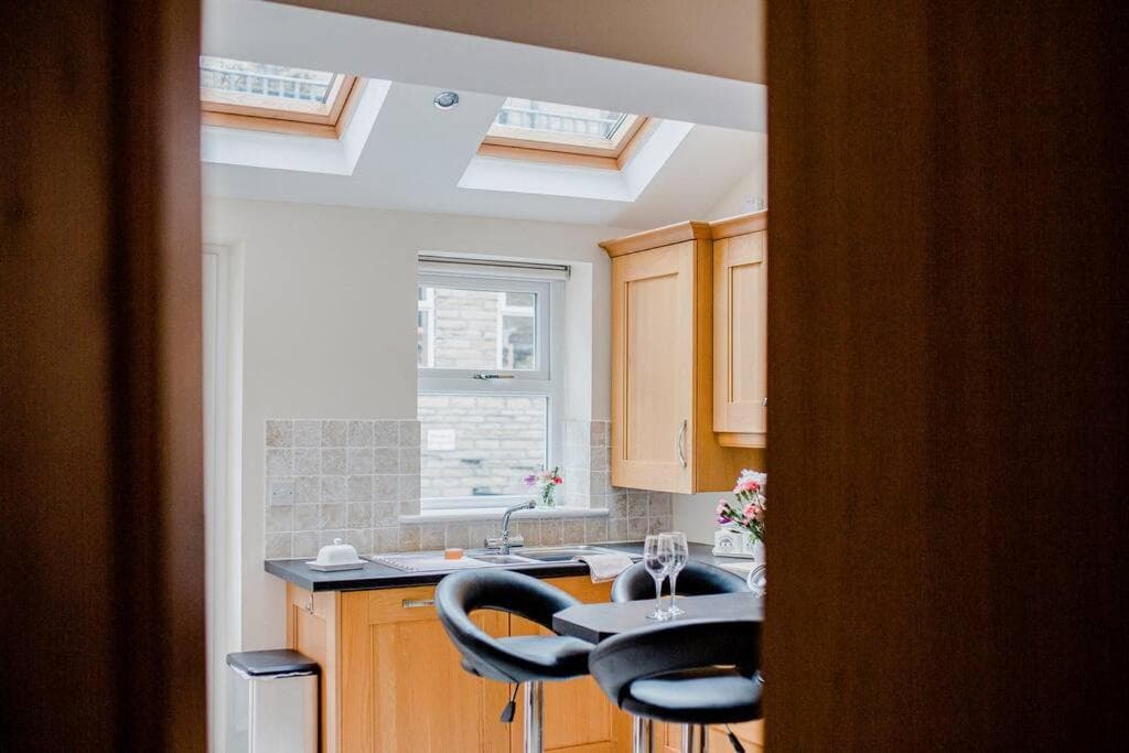 Calderdale Terraces, 3 minute walk to the square
