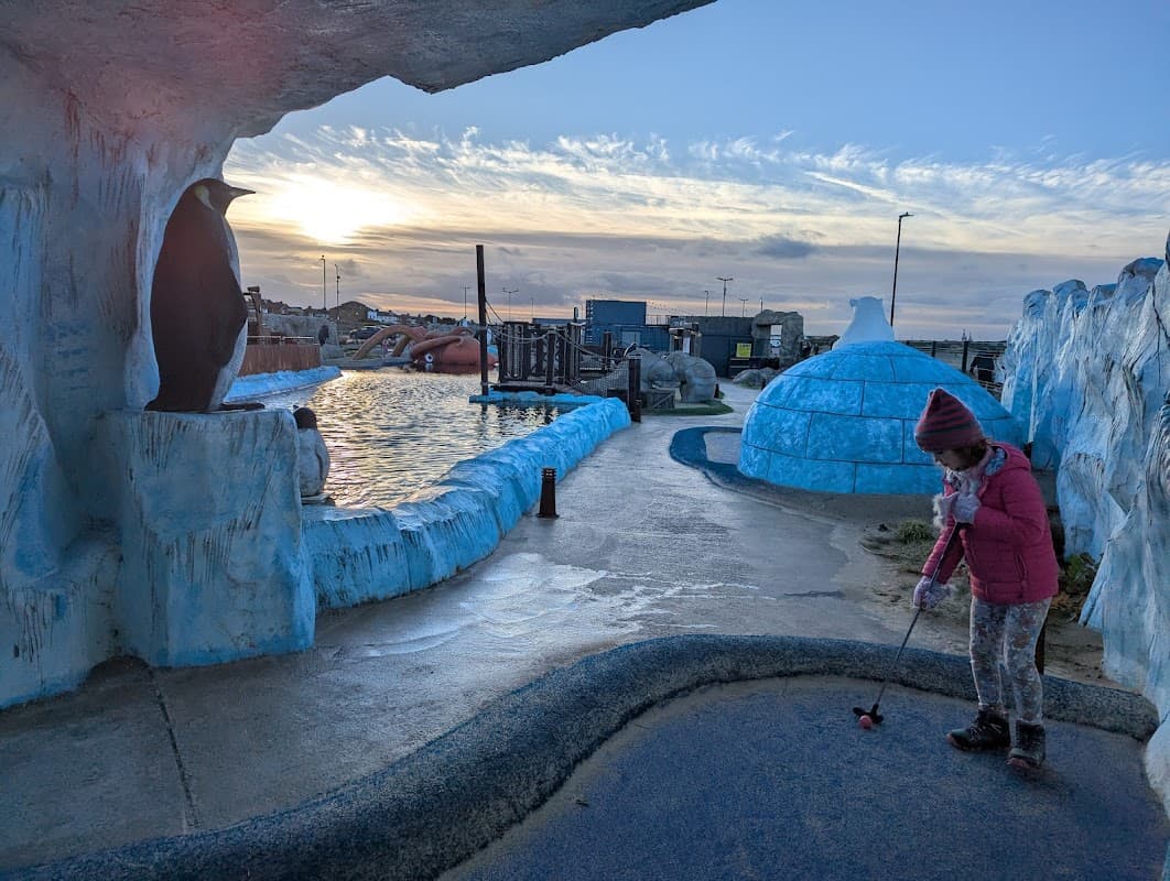 Frosty Penguins Putting Adventure
