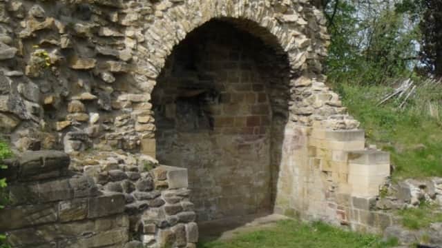 The Gascoigne Tower (Remains) - Historic Site in pontefract