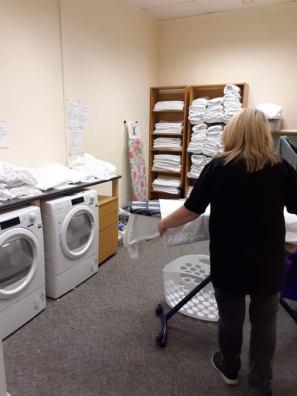 DCH CLEANING & LAUNDRY SERVICES LTD