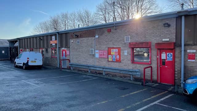 Halfway Delivery Office - Couriers in eckington