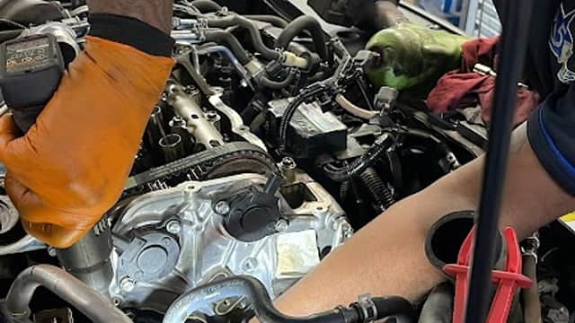 Five Star Autocentre & MOT Garage - Garages in huddersfield