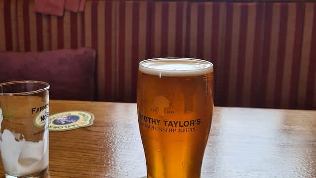 Pub ROUNDHILL INN in rastrick