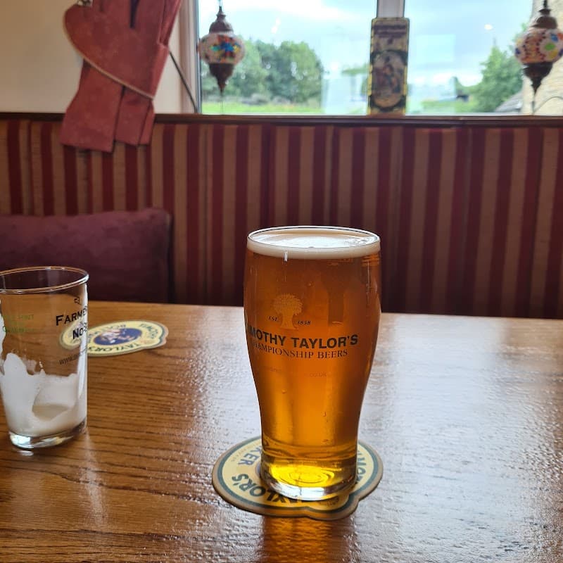ROUNDHILL INN