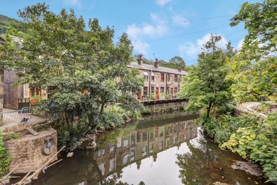 Spacious Riverside Home, 3 bedrooms, Woodland Views, Hebden Bridge