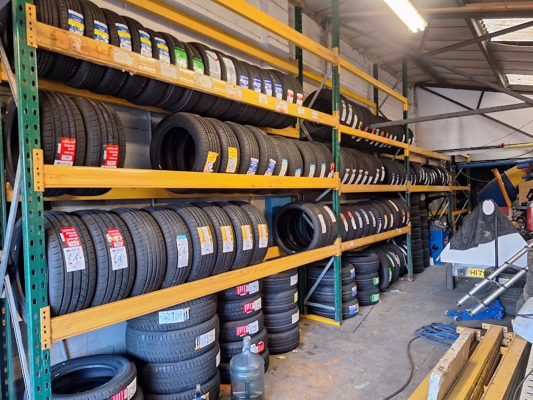 Settle's tyres and auto centre MAXXIS tyre dealer Bridlington yo166xs