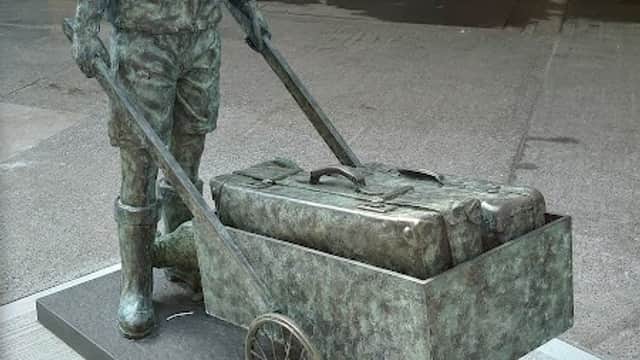 Barrow Boy Sculpture - Monuments in bridlington
