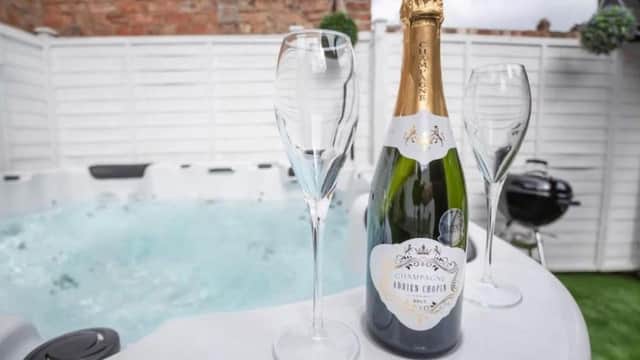Amberley House - with Hot Tub + Free Parking, York, Yorkshire