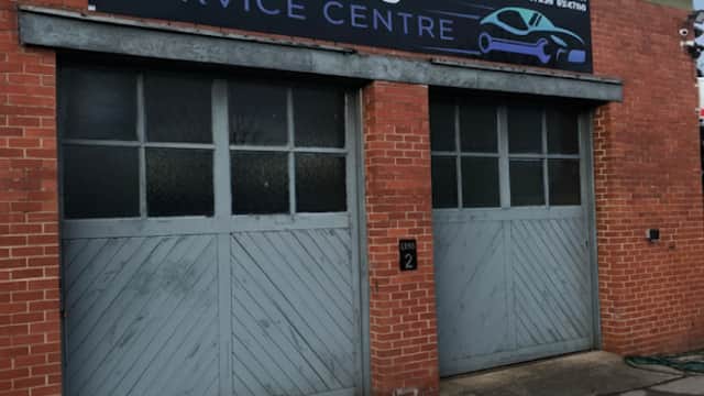 M B AUTOS - Garages in brighouse