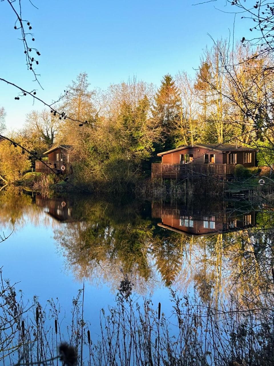 'Little Grebe' - Secluded Rustic Lodge - Fishermans delight., York, Yorkshire