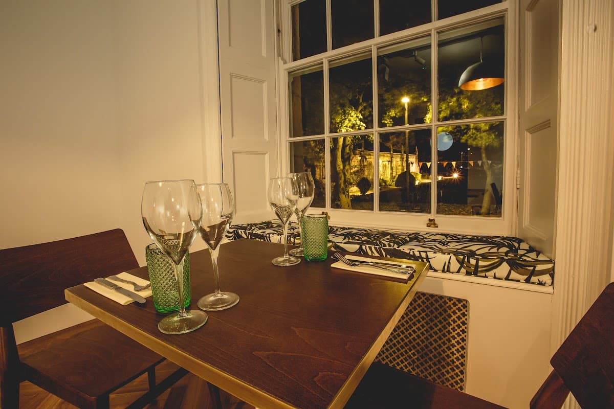 Alexander's Grand Café, Bar & Terrace