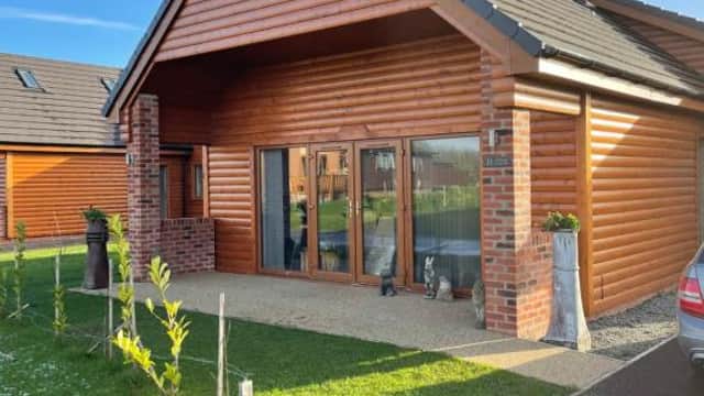 Accommodation at 31 Cherry East Riding of Yorkshire Hot Tub & Fishing in garton