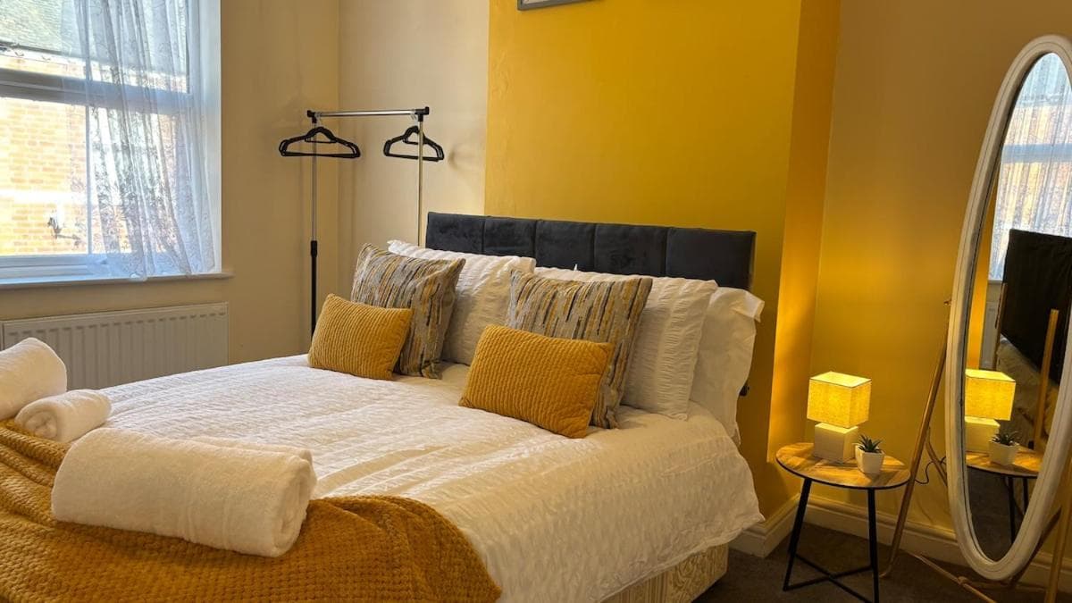 2 BD House, near City Center, York, Yorkshire