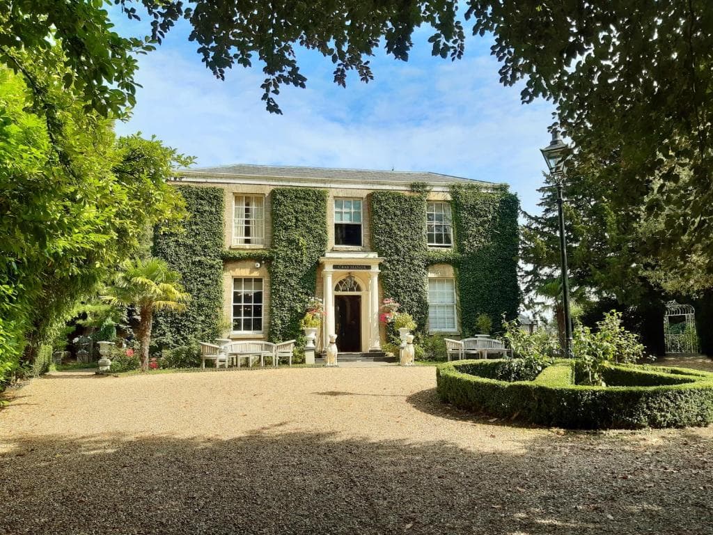 Crab Manor Hotel