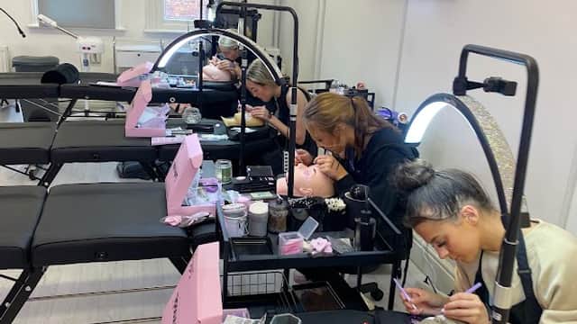 HouseOfHol- Beauty Salon & Training Academy - Beauty Salons in wakefield