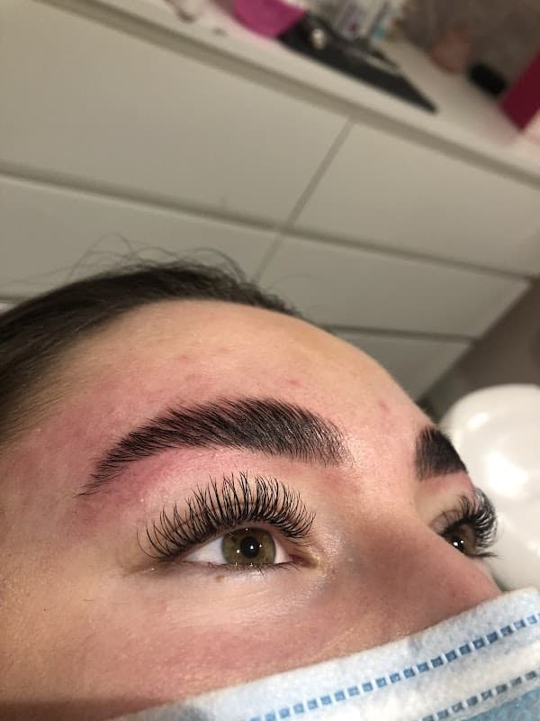 BE YOUNIQUE