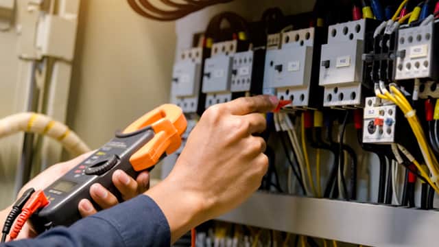 ET Electrical - Electricians in cross roads