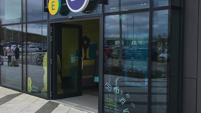 EE - Phone Shops in colton