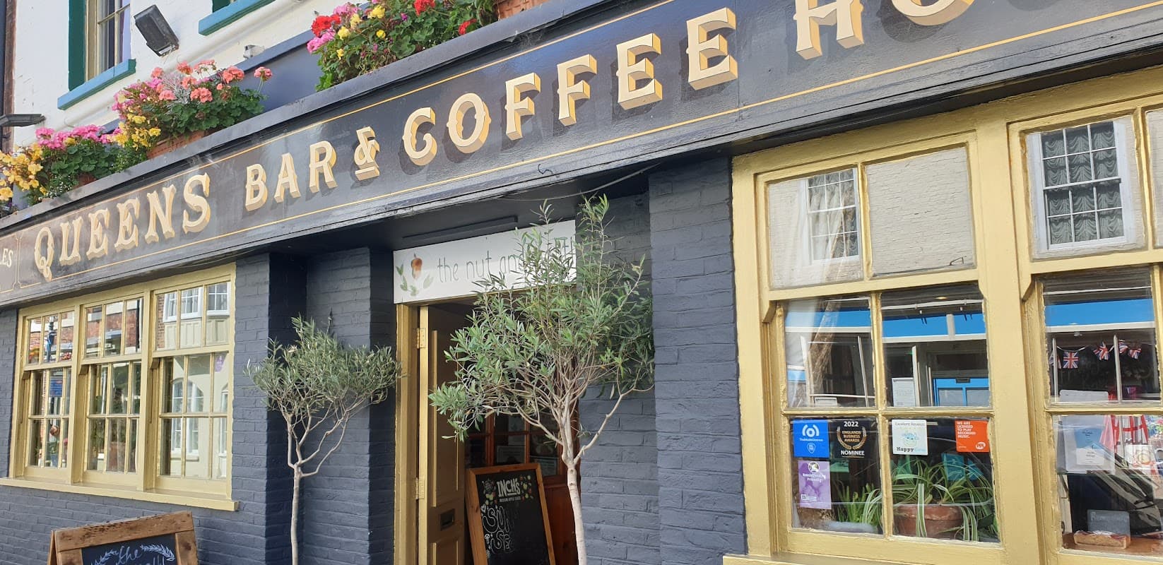 Queens Bar & Coffeehouse