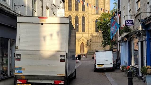 KD&SG COURIER LTD - Removal Companies in ripon