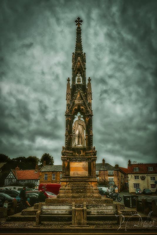 Monument to Second Baron Feversham - William Duncombe