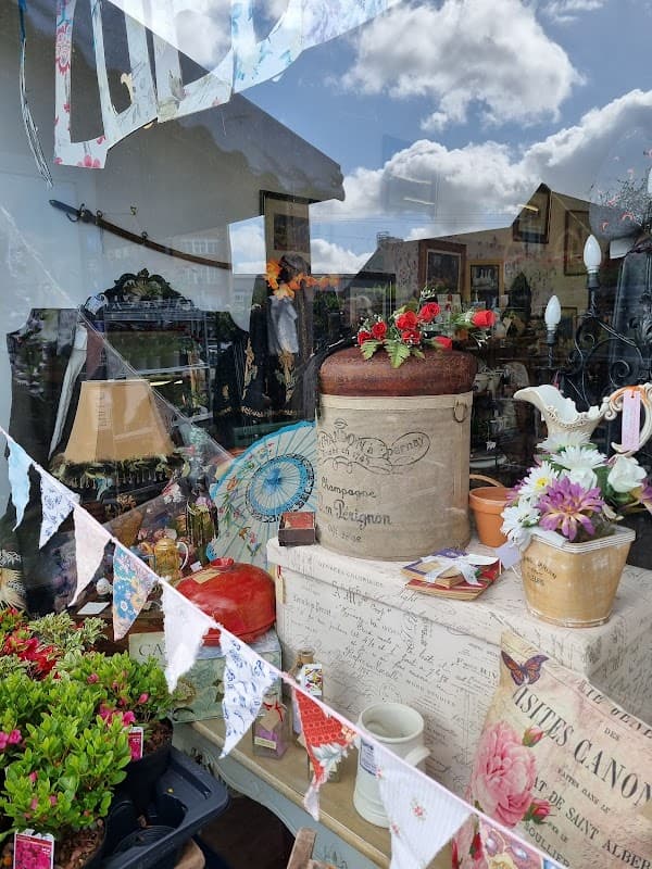 BLUE BELL VINTAGE AND CURIOS
