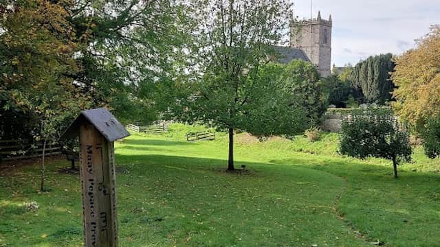 Kirkbymoorside Peace Pole - Monuments in kirkbymoorside