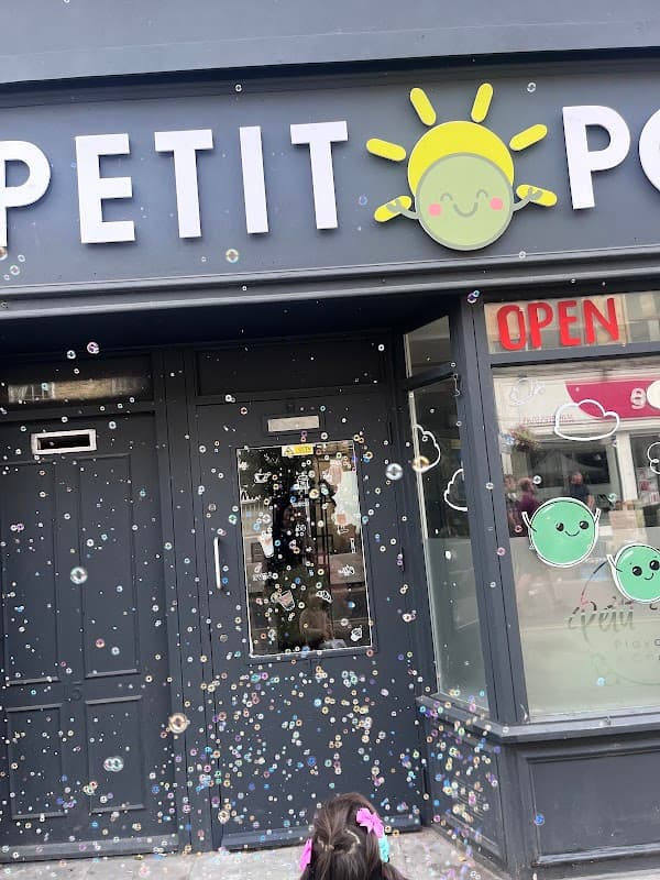 Petit pois play cafe