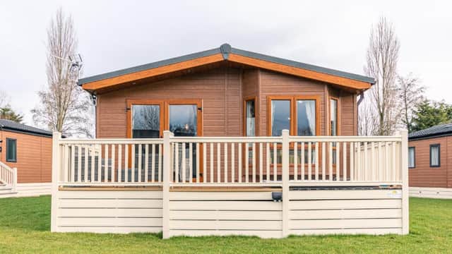 Waterfall Luxmy Lodge with Hot Tub - Lodge in york
