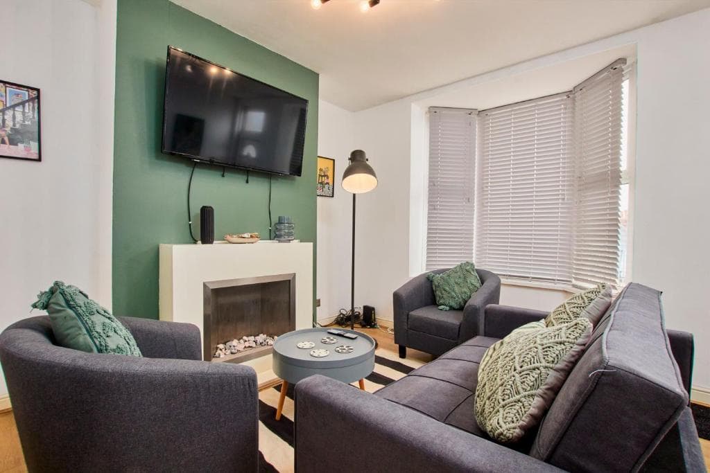 2BR Hs close to Amazon M1
