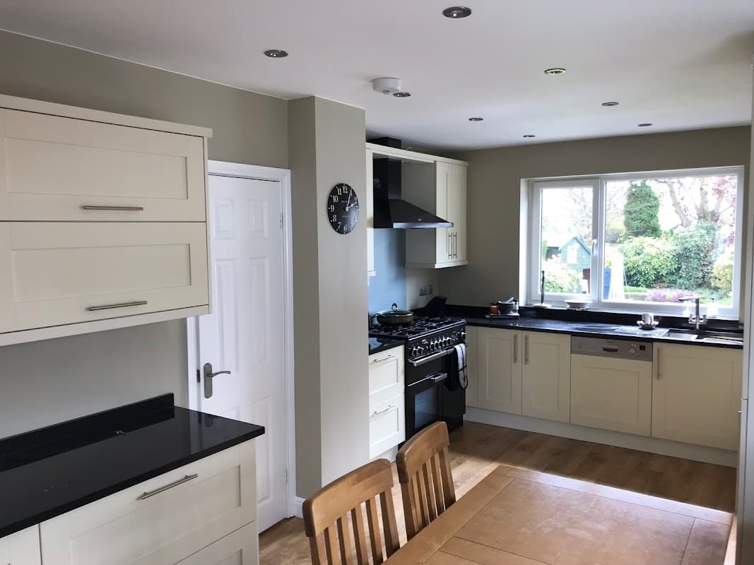 DM decorating & fine finish spraying