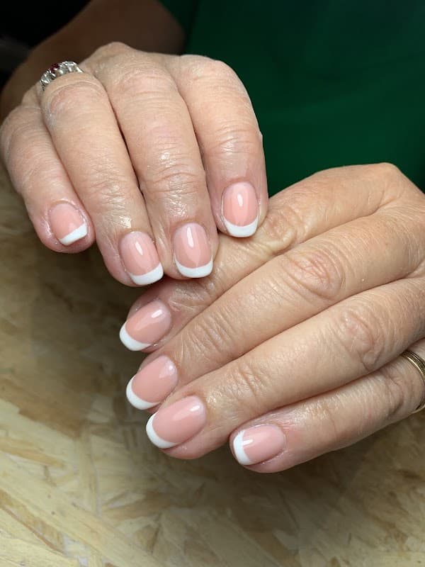 Mairi pryde nail artist