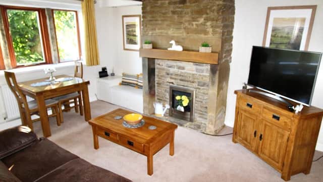 Accommodation at Greendale Cottage - scenery and walks on doorstep in south crosland