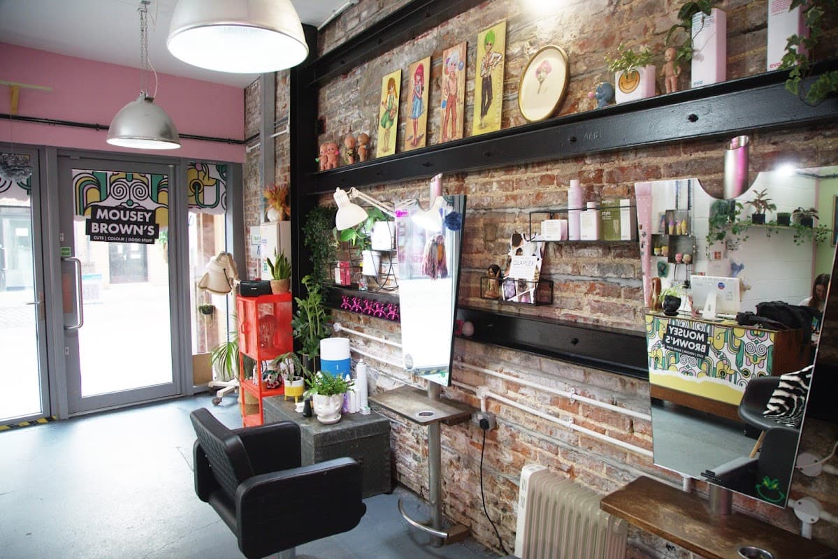 Mousey Brown's Hair Salon