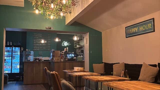 Cafe Snoop's Coffee and Wine Bar in shipley