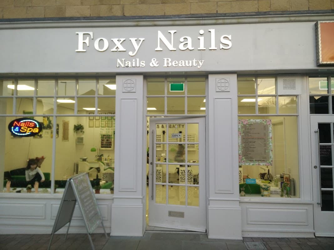 Foxy Nails