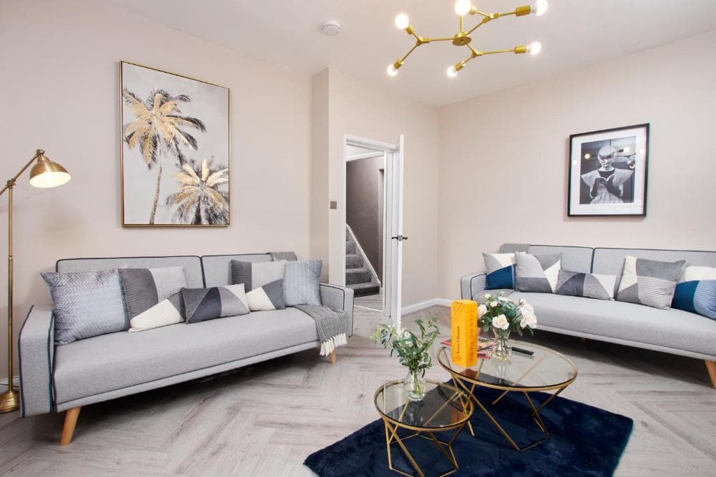 The Sophisticated Whitby Abode - Harbour Views - The Most Central Location