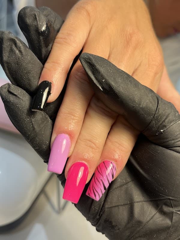 Euphoria nail technician