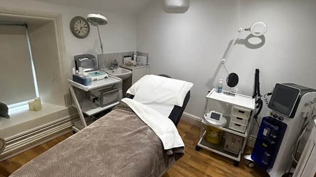 HB Clinic - Beauty Salons in baildon