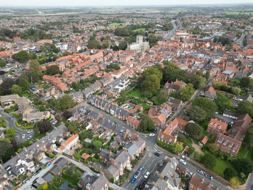 Walk: Beverley - snickets and railway tracks